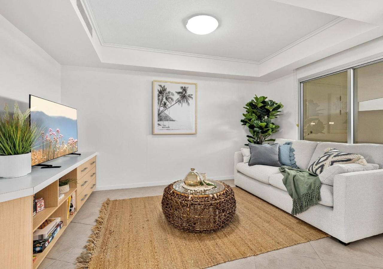 Sensational Ocean View 2 Bedroom Apartment Maroochydore Luaran gambar